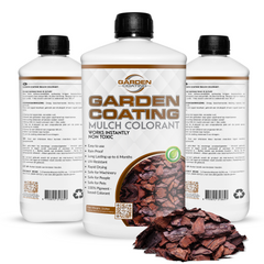  plastic fles met zwarte dop, met daarop het "GARDEN COATING" label en de tekst "MULCH COLORANT". De fles staat op een witte achtergrond, met een hoopje bruine houtsnippers in de rechter benedenhoek. De fles heeft een etiket met informatie over het product, waaronder de gebruiksaanwijzing en de ingrediënten.

Extra details:

De flessen zijn van plastic en hebben een inhoud van 1 liter.
Het etiket op de flessen is wit met zwarte en bruine tekst.
De houtsnippers/boomschors zijn bruin en hebben een